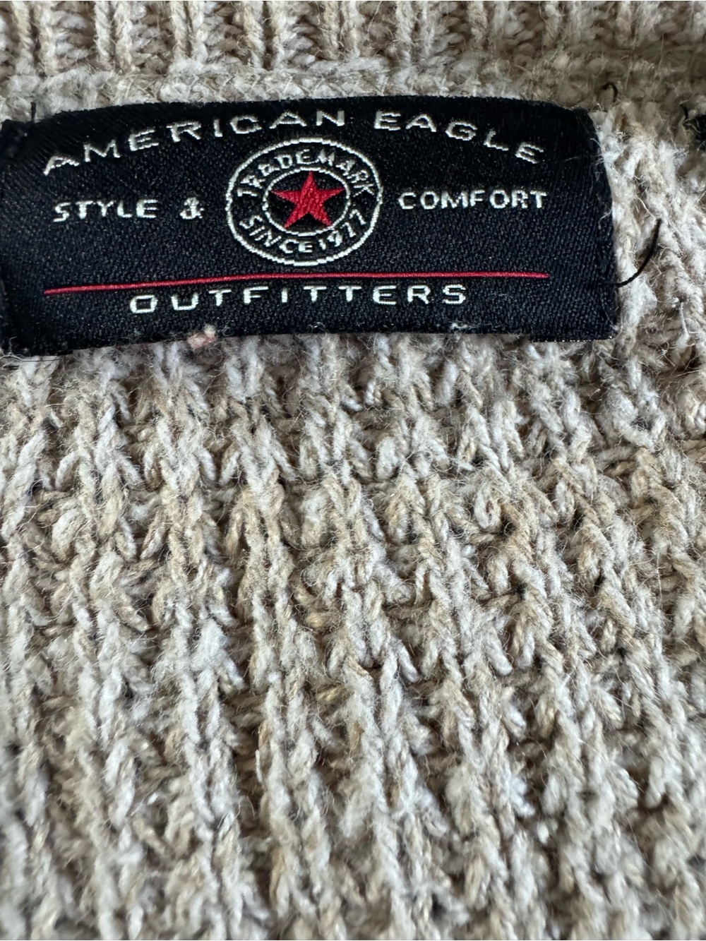 Vintage American Eagle Outfitters Men's V-Neck Sweater in Beige xl - Picture 2 of 4
